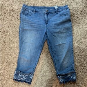 16 Chicos So Slimming Medium Wash Women's Capri